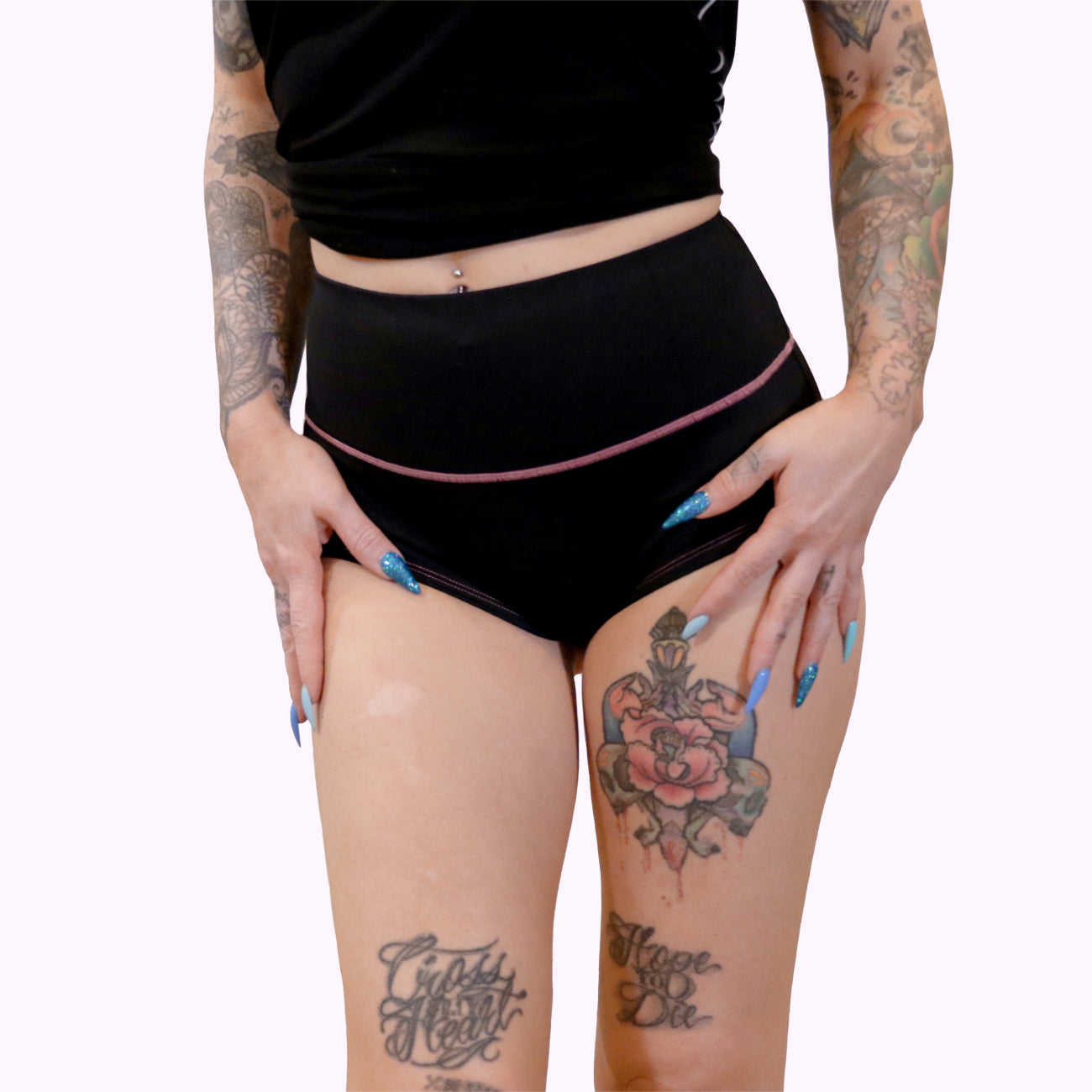 Rumpy Women High Hot Pants#color_black-with-pink-thread